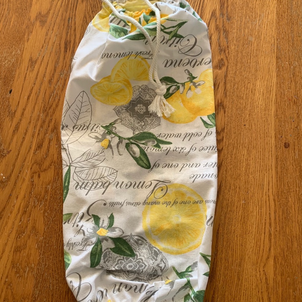 Plastic bag holder